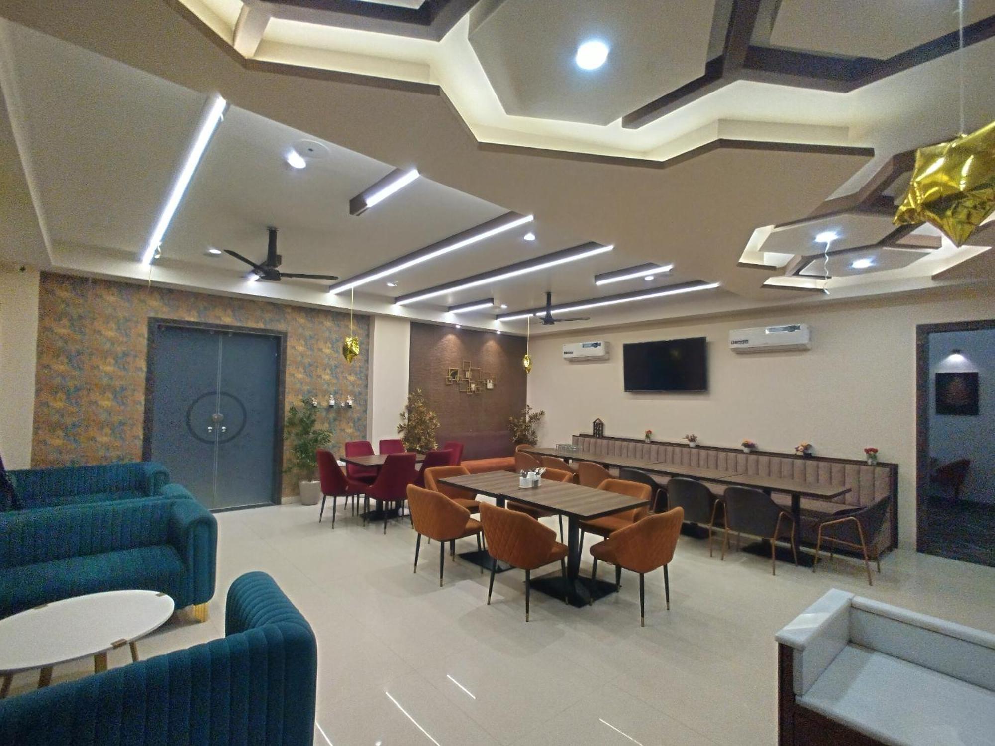 The Imperial Hotel And Convention Centre Kanpur Ngoại thất bức ảnh