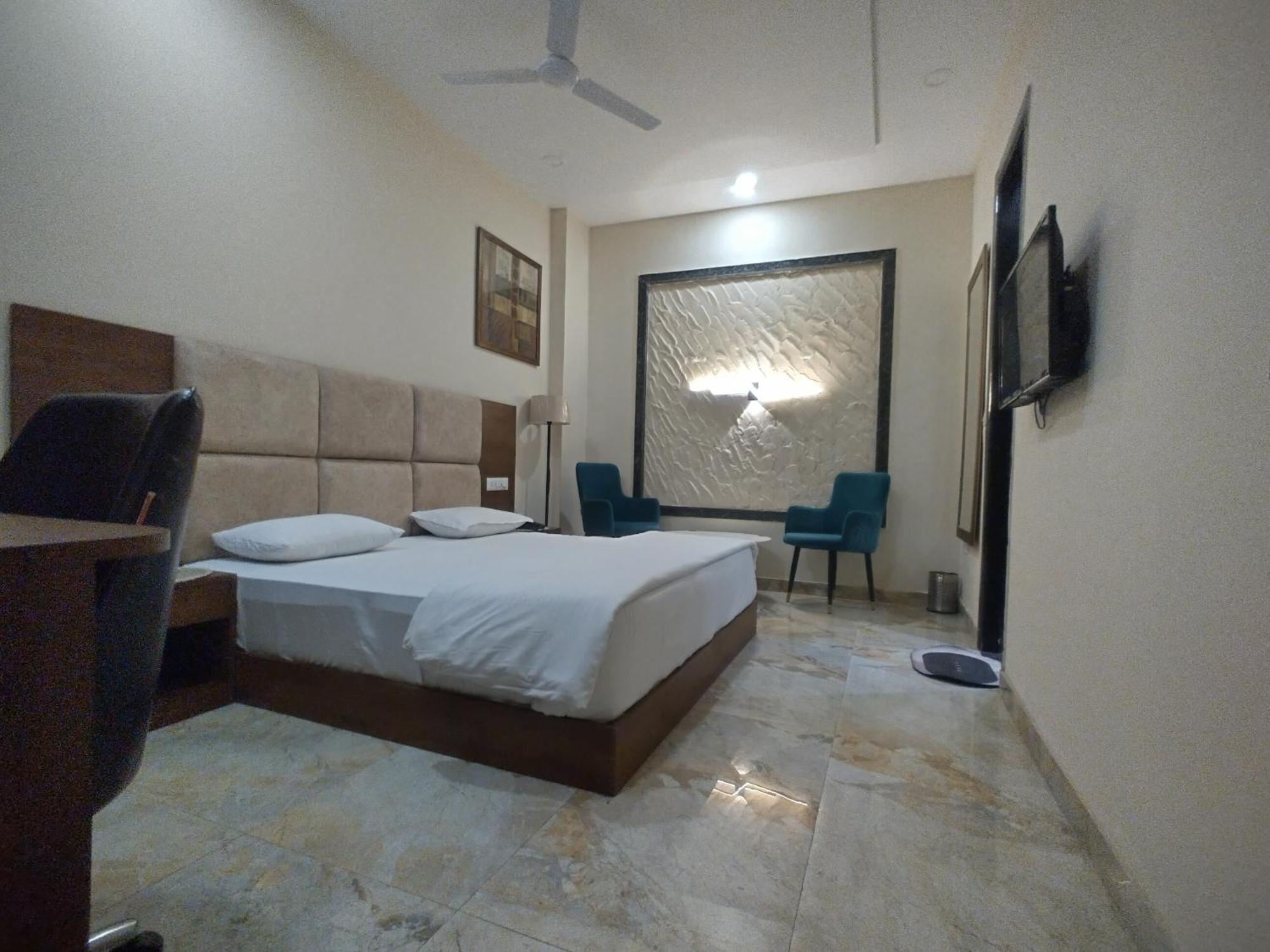 The Imperial Hotel And Convention Centre Kanpur Ngoại thất bức ảnh