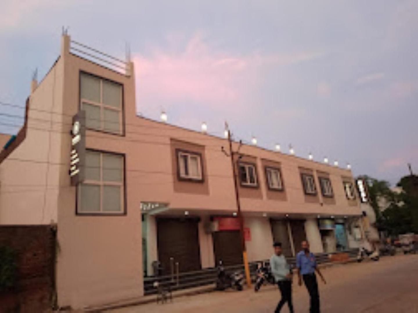The Imperial Hotel And Convention Centre Kanpur Ngoại thất bức ảnh